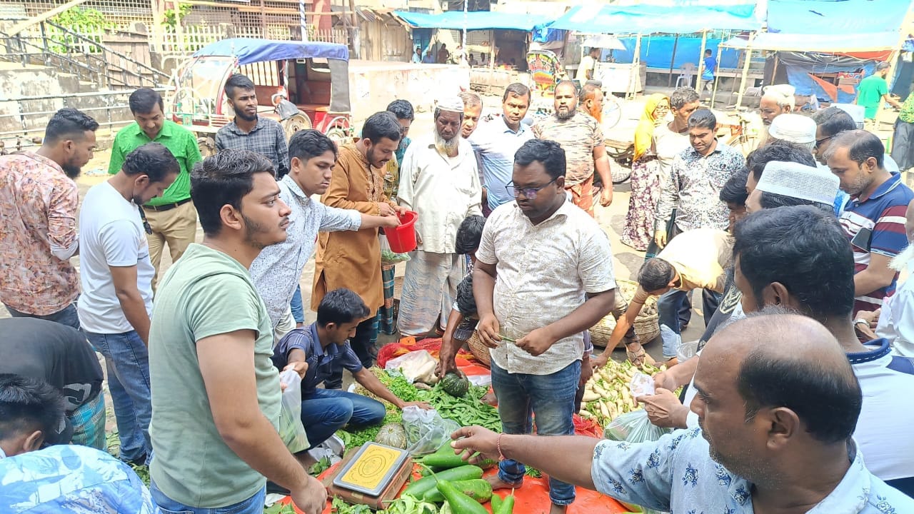 গলাচিপায় ছাত্রদলের উদ্যােগে ন্যায্য মূল্যের দোকান