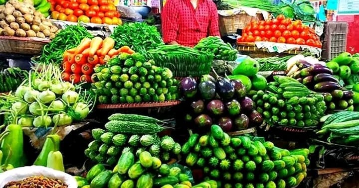 দৈনিক ন্যায্য মূল্যের কাঁচা বাজার বিক্রয় করা হয়।