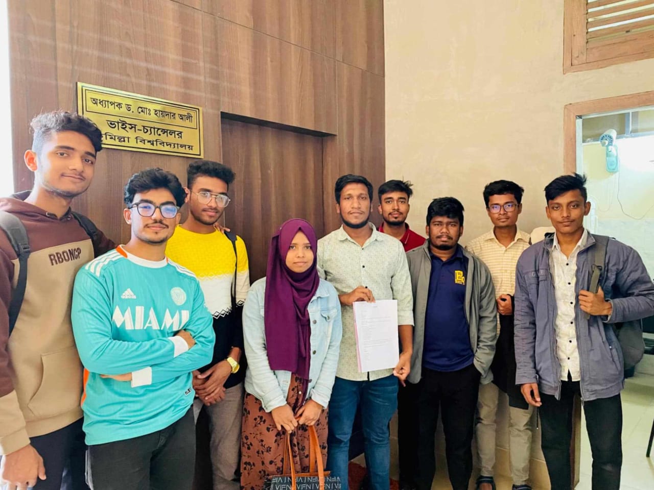 গুচ্ছ থেকে বের হতে উপাচার্য বরাবর সমন্বয়কদের স্মারকলিপি প্রদান