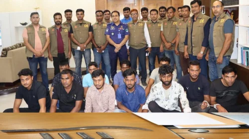 বাগেরহাট জেলায় ০৪টি বিদেশী পিস্তল ও দেশীয় অস্ত্রশস্ত্র এব্ং ০১টি মাইক্রোবাসসহ ১১ জন অস্ত্রধারী সন্ত্রাসী গ্রেফতার