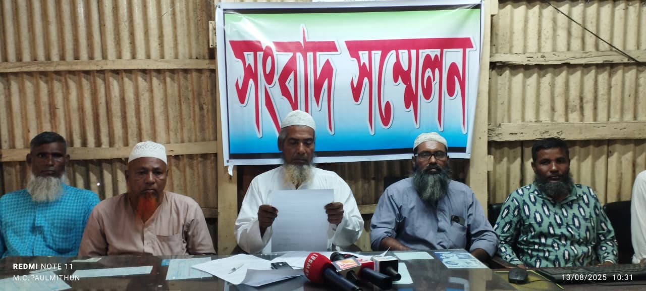 গলাচিপার চরবাংলা খাসজমি নিয়ে কৃষকরা দুই পক্ষ মুখোমুখি