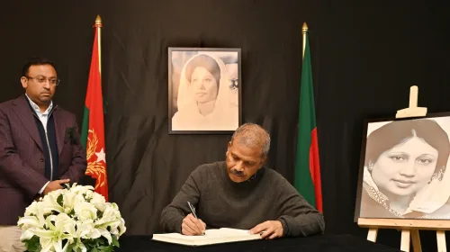 শোকবইয়ে তিন উপদেষ্টার স্বাক্ষর