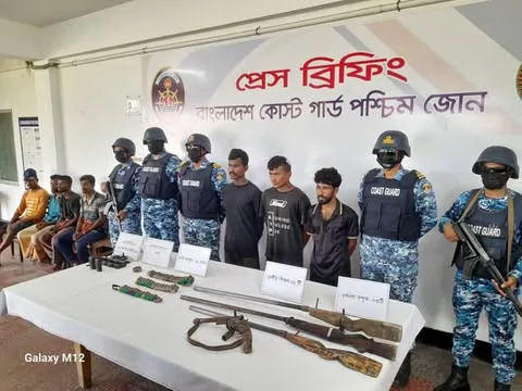 সুন্দরবনে করিম শরীফ বাহিনীর ৩ সদস্য আটক