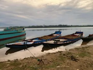 যাদুকাটায় নদীর তীর কেটে বালু লুট ৮ জনের বিরুদ্ধে মামলা, বালু ভর্তি ট্রলার জব্দ