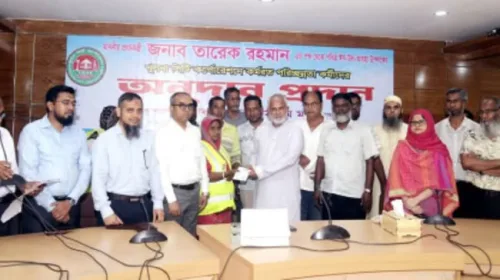 কেসিসি’র পরিচ্ছন্নতাকর্মীদের মাঝে অনুদানের চেক প্রদান