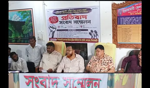 জলঢাকায় বাস-মিনিবাস শ্রমিক নেতা ও পরিবহন মালিকের পাল্টাপাল্টি সংবাদ সম্মেলন।