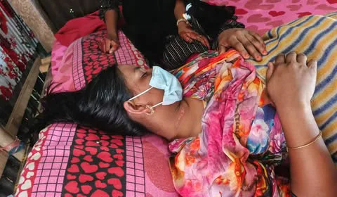 প্রবাসে থেকে স্বামীর একাউন্টে১৪ লাখ টাকা পাঠিয়ে দেশে এসে হিসাব চাইতেই গৃহ বধূকে ফাঁস লাগিয়ে হত্যার চেষ্টা