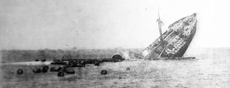 German_U-নৌকা,_U-35,_sinking_the_French_steamer,_Herault,_off_Spain,_1916_(32416175403)-1777774786