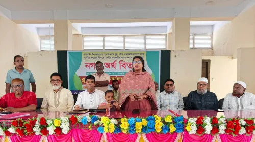 সাপাহারে প্রধানমন্ত্রীর ত্রাণ ও কল্যাণ তহবিলের নগদ অর্থ বিতরণ