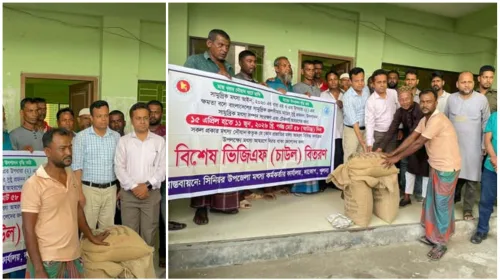 দাকোপে জেলেদের চাউল বিতরণের উদ্বোধন