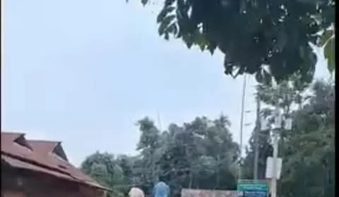 লাউড়েরগড় সীমান্তে অবৈধ বালু উত্তোলন ও পরিবহনে জনদুর্ভোগ, প্রশাসনের হস্তক্ষেপ দাবি