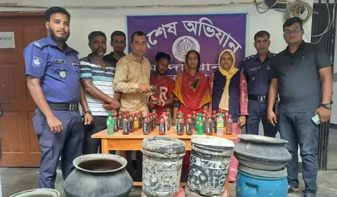 ৪০০ লিটার চোলাই মদ উদ্ধার গ্রেপ্তার ২