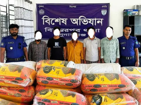 বিশ্বম্ভরপুরে চোরাচালানবিরোধী অভিযানে জিরা-ভূট্টা জব্দ, ওয়ারেন্টভুক্তসহ গ্রেফতার ৫