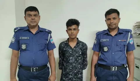 দাকোপ থানা পুলিশের অভিযানে মাদক সেবন ও ইয়াবা বিক্রেতা আটক