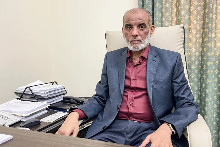 হামাস পলিটিক্যাল ব্যুরোর সদস্য হোসাম বদরান, গাজায় দীর্ঘমেয়াদী হুদনার জন্য গোষ্ঠীর দৃষ্টিভঙ্গি সম্পর্কে আল জাজিরার সাথে একচেটিয়াভাবে কথা বলেছেন। (মোহাম্মদ মনসুর/আল জাজিরা)