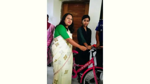 ক্ষুদ্র নৃ-গোষ্ঠীর জীবনমান উন্নয়নে শেরপুরে বাইসাইকেল, সেলাই মেশিন ও শিক্ষাবৃত্তি বিতরণ