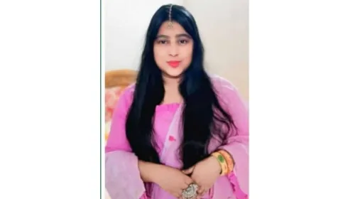 লেখালেখি দিয়ে দেশ এবং দেশের বাইরের অঙ্গনেও খ্যাতি ছড়াচ্ছেন শাম্মী তুলতুল।