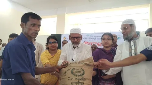 সাপাহারে কৃষি প্রণোদনার উপকরণ বিতরণের উদ্বোধন