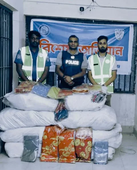 সুনামগঞ্জে ভারতীয় কাতান শাড়ির বিশাল চালান জ*ব্দ করেছে শহর পুলিশ ফাঁড়ি