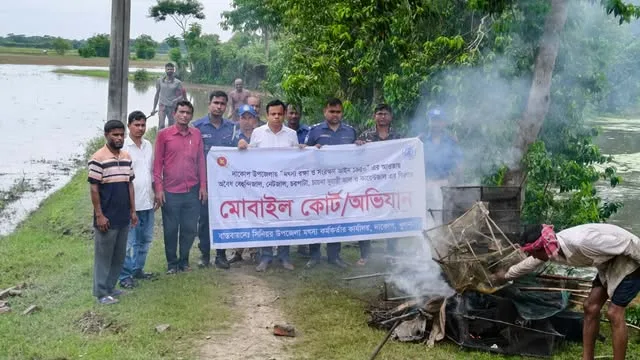 দাকোপে জলাবদ্ধতা নিরসনে খাল উদ্ধার অভিযান শুরু: অবৈধ জাল-বাঁধ অপসারণে কঠোর প্রশাসন