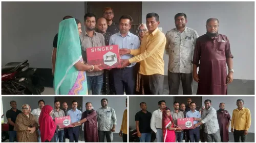 খুলনার দাকোপে নারীদের মাঝে সেলাইমেশিন বিতরণ