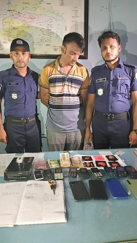 ফেঞ্চুগঞ্জ থানা পুলিশের অভিযানে কুখ্যাত মাদক ব্যবসায়ী ইয়াবাসহ গ্রেফতার-১