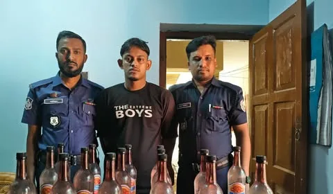 ফেঞ্চুগঞ্জ থানা পুলিশের বিশেষ অভিযানে ১৬ বোতল মদ সহ গ্রেফতার জায়েদুল ইসলাম জায়েদ