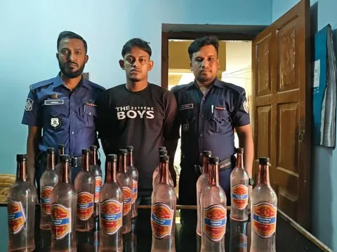 ফেঞ্চুগঞ্জ থানা পুলিশের বিশেষ অভিযানে ১৬ বোতল মদ সহ গ্রেফতার জায়েদুল ইসলাম জায়েদ