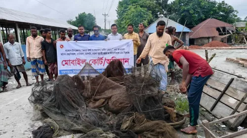 দাকোপে খাল উদ্ধার অভিযান: অবৈধ জাল-বাঁধ অপসারণে কঠোর প্রশাসন