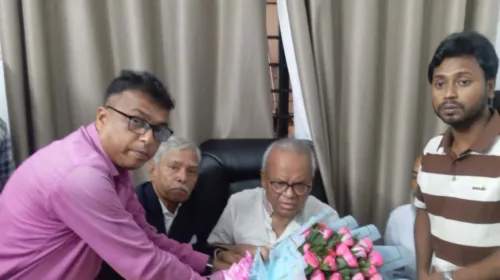রুহুল কবির রিজভী বিএনপি’র ভারপ্রাপ্ত মহাসচিব মনোনীত হওয়ায় এডভোকেট আবেদ রাজার ফুলেল শুভেচ্ছা