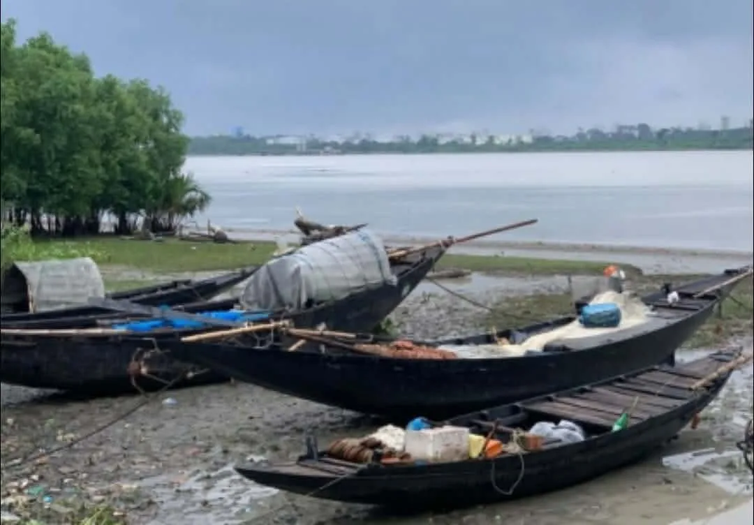 খুলনার দাকোপে নদীর ইলিশ উধাও, সংকটে হাজারো জেলে সাধারণ ক্রেতাদের মাথায় হাত ইলিশ যেন সোনার হরিণ