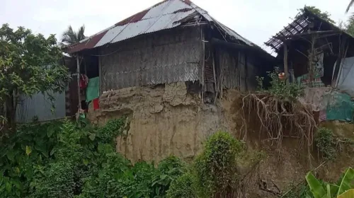 কর্ণফুলীর গ্রাসে চন্দ্রঘোনার পাঁচ পাড়া, ঘর হারানোর শঙ্কায় হাজারো মানুষ
