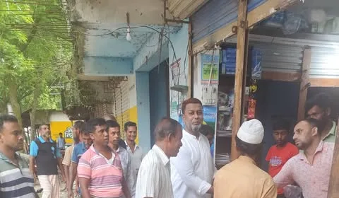 বেনীপুর বাজারে বিএনপি নেতা বদিউজ্জামানের গণসংযোগ