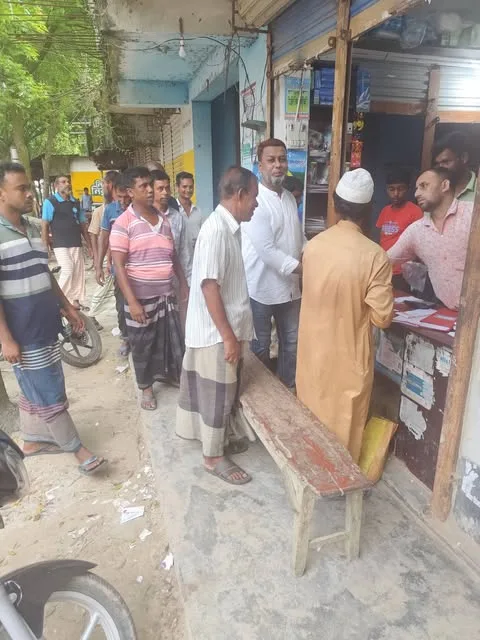 বেনীপুর বাজারে বিএনপি নেতা বদিউজ্জামানের গণসংযোগ