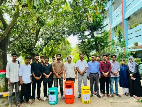 ক্যাম্পাস পরিচ্ছন্ন রাখতে সাপাহার সরকারি কলেজ ছাত্রদলের উদ্যোগে অস্থায়ী ডাস্টবিন স্থাপন