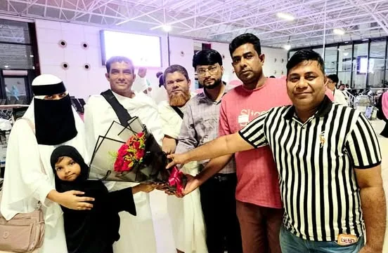 সৌদি আরবে ওমরাহ পালনে ভিপি আনসুর উদ্দিন, জেদ্দা বিমানবন্দরে ফুলেল শুভেচ্ছা