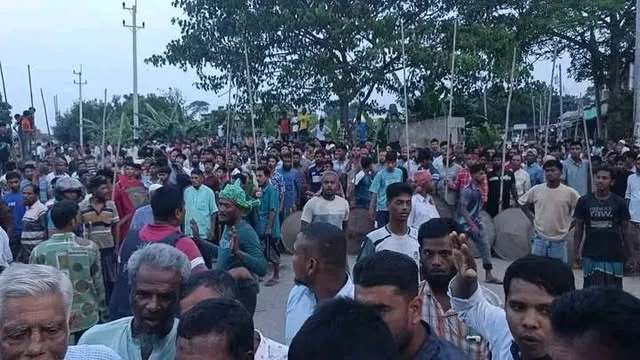 সালথায় দুপক্ষের সংঘর্ষে কমপক্ষে ২০ জন আহত