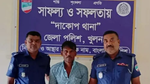 দাকোপে পুলিশের অভিযানে গাঁজা ও ইয়াবাসহ ভোলা মন্ডল (৪৮) আটক