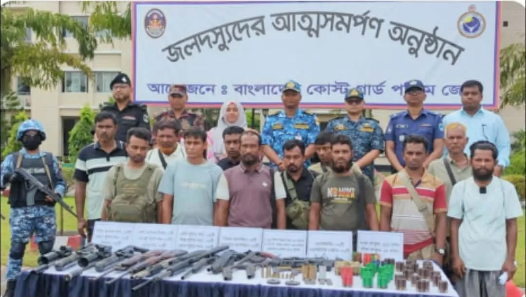 সুন্দরবনে বনদস্যু নানা ভাই বাহিনীর প্রধানসহ ১২ জনের আত্মসমর্পণ