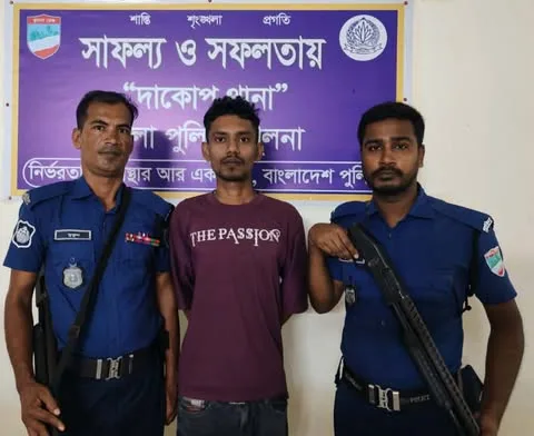 দাকোপে পুলিশের অভিযানে মাদকদ্রব্য ক্রয় বিক্রয়ের সময় ৫০ গ্রাম গাঁজা সহ যুবক আটক