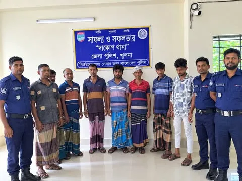 দাকোপে পুলিশের অভিযানে