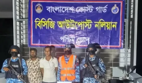 দাকোপে কোস্ট গার্ডের অভিযানে ৮১ পিচ ইয়াবা সহ দুই মাদক ব্যবসায়ী