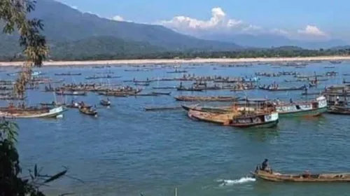 দীর্ঘদিন বন্ধ থাকায় জীবিকায় সংকট