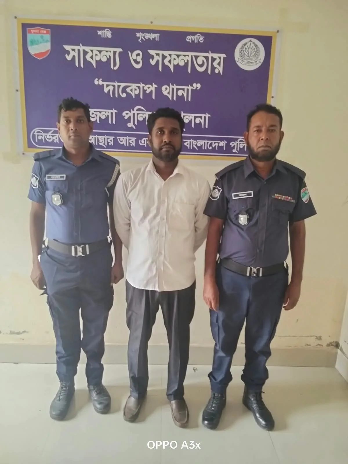 দাকোপে চালনা পৌরসভা সেচ্ছাসেবক লীগের আহবায়ক কামরুল ইসলাম (৩৯) আটক