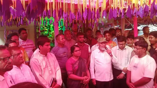 নওগাঁর সাপাহারে বিভিন্ন দুর্গামন্দির পরিদর্শন করলেন সংসদ সদস্য মোস্তাফিজুর রহমান