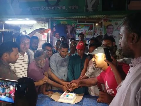 সাপাহারে কেক কেটে যুবদলের
